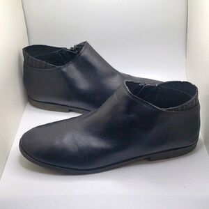 Kenneth Cole Reaction black flat ankle booties side zipper